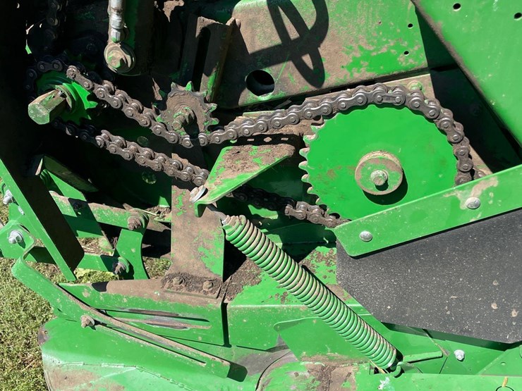 2019-john-deere-560m-image-32