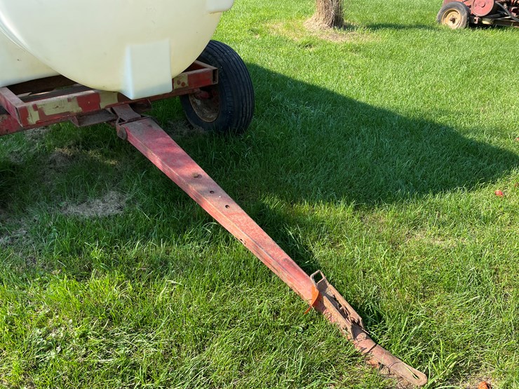 #5475-•-1000-gallon-poly-tank-on-knowles-running-gear-image-11
