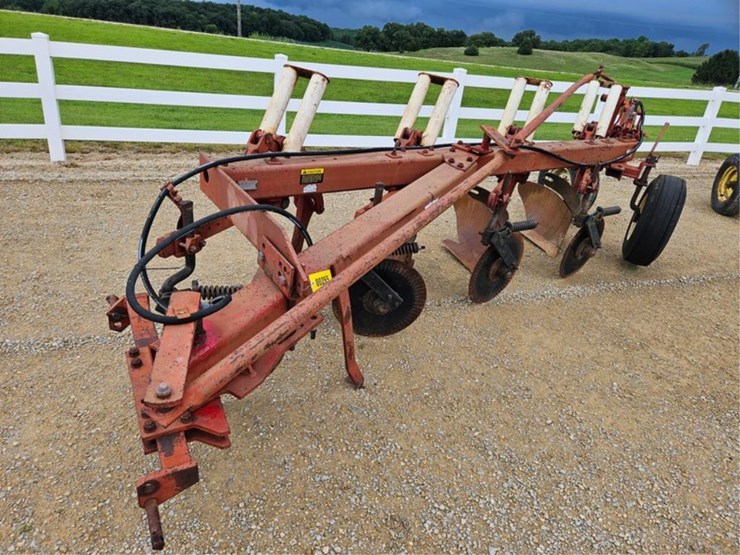 #265-•-ih-720-4-bottom-20"-semi-mount-plow-image-13