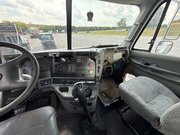 2006-caterpillar-c13-image-23