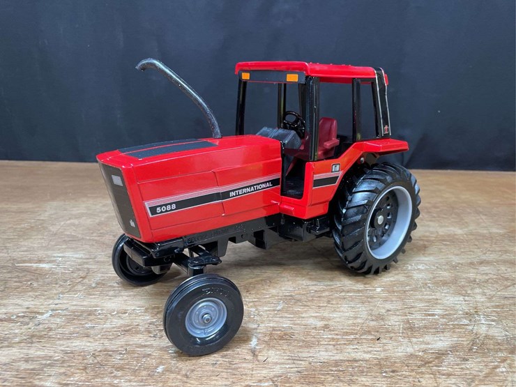 1/16-ih-5088-1981-special-edition-nib-ertl-image-2