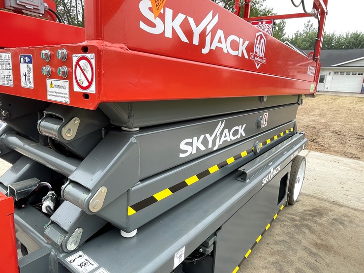 #126-•-2025-skyjack-sj3220e-scissors-lift-image-26