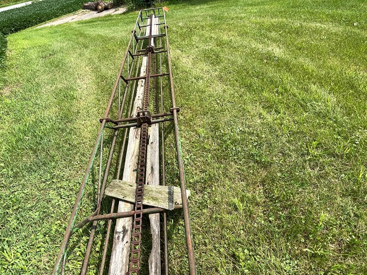 #5505-•-john-deere-61'-metal-bale-elevator-image-11