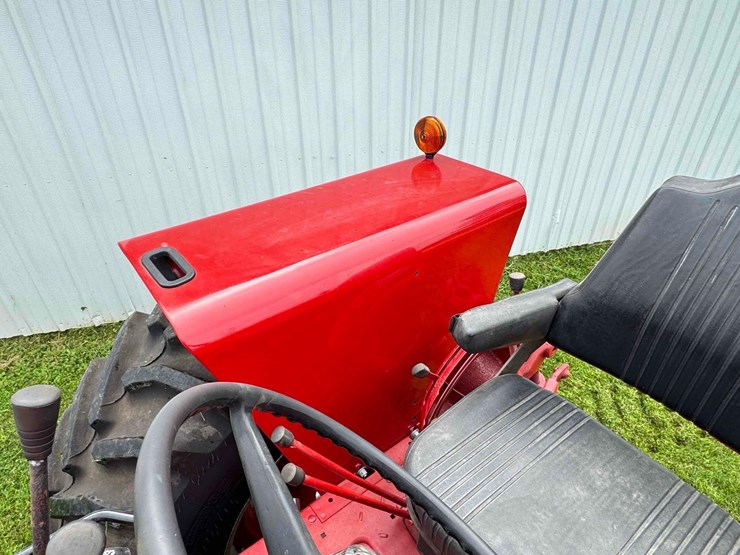 1974-ih-1568-tractor-image-33