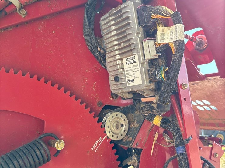 2015-new-holland-roll-belt-560-image-62