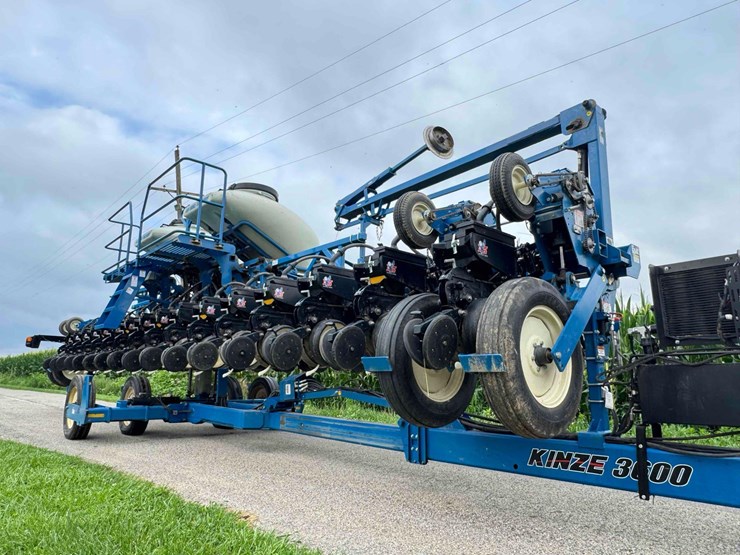 2014-kinze-3600-image-29