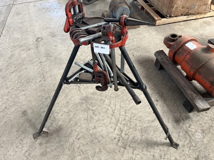 ridgid-40a-portable-tristand-yoke-vise-image-1