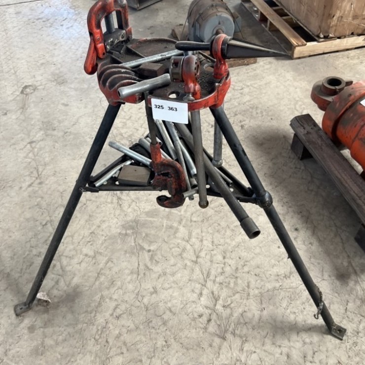 Ridgid 40A Portable Tristand Yoke Vise