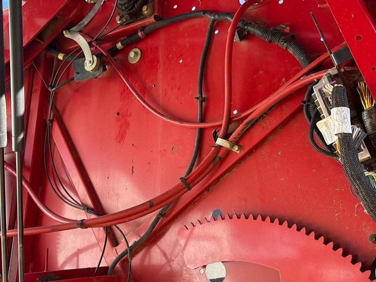 2015-new-holland-roll-belt-560-image-58