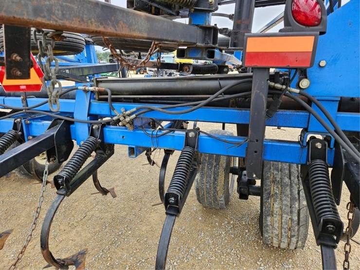 new-holland-st250-image-32