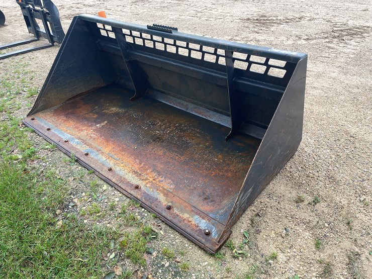 #188-•-stout-skid-steer-mount-84"-snow-bucket-image-1