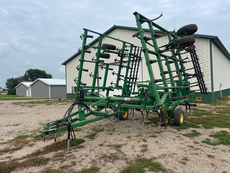 john-deere-2210-image-2