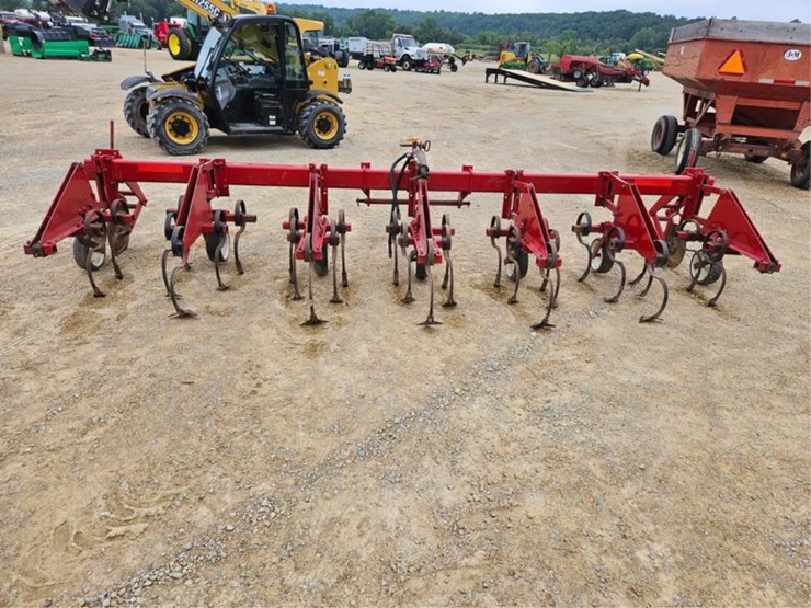 #264-•-ih-233-6-row-30"-3pt-cultivator-image-4