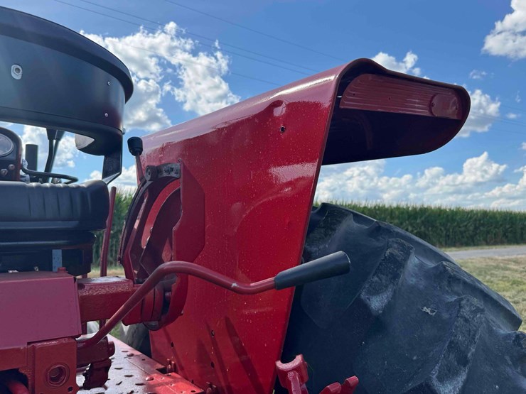 1972-ih-1468-tractor-image-15