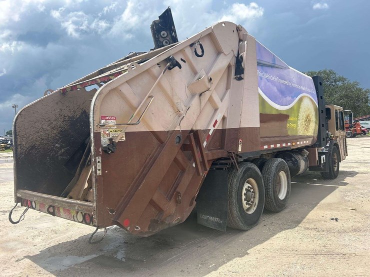 2012-crane-carrier-low-entry-t/a-rear-loader-garbage-truck-image-3