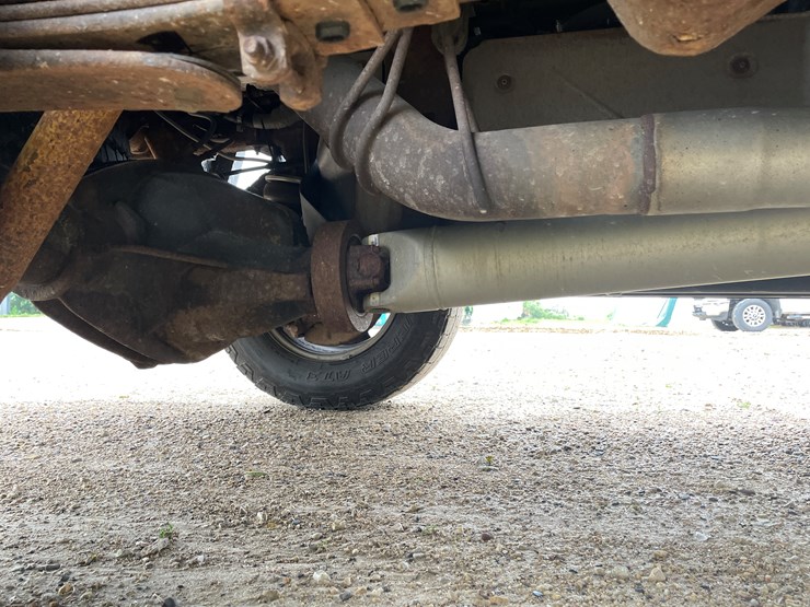 #112-•-2015-chevy-2500-diesel-4x4-pickup-(has-wi-title)-image-17