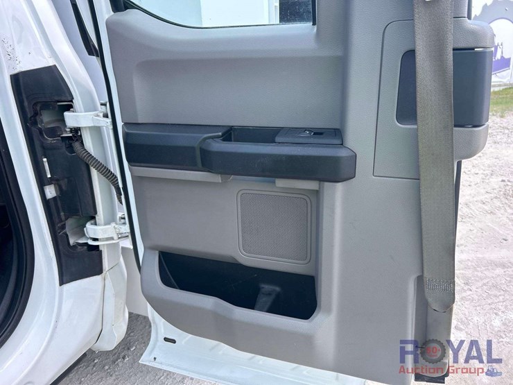 2019-ford-f-550-4x4-ext.-cab-chipper-truck-image-40