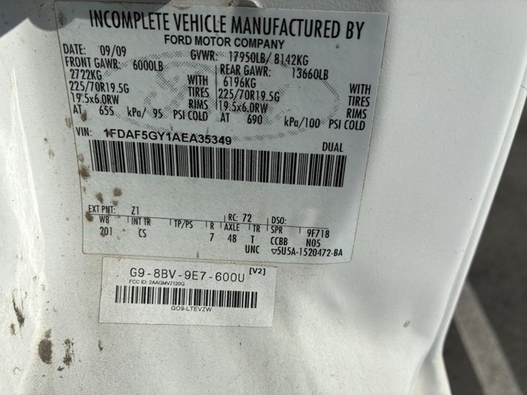 2010-ford-f550-image-17
