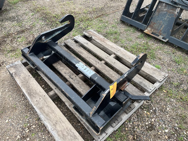#212-•-genie-telehandler-skid-steer-mount-adapter-plate-image-1
