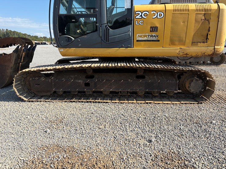 deere-200d-lc-image-6