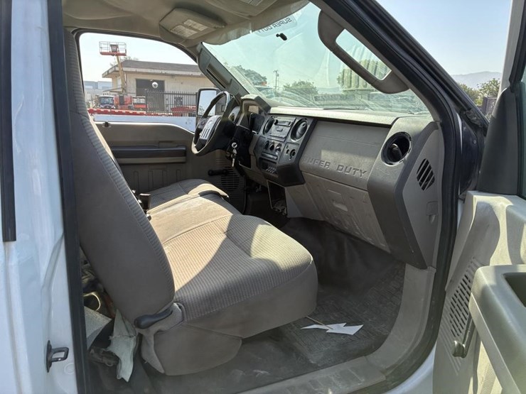 2010-ford-f550-image-12