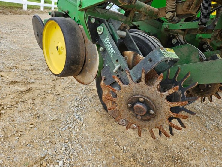 john-deere-7200-image-37