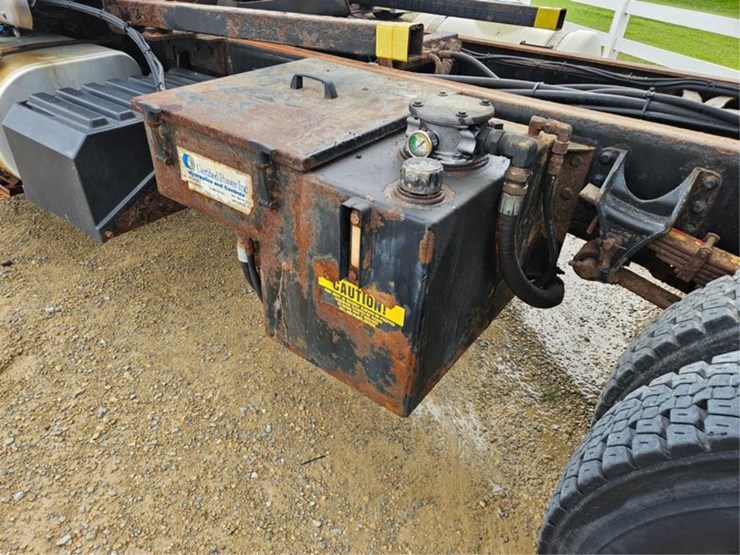 #318-•-2013-ih-7000-work-star-dump-truck-image-26