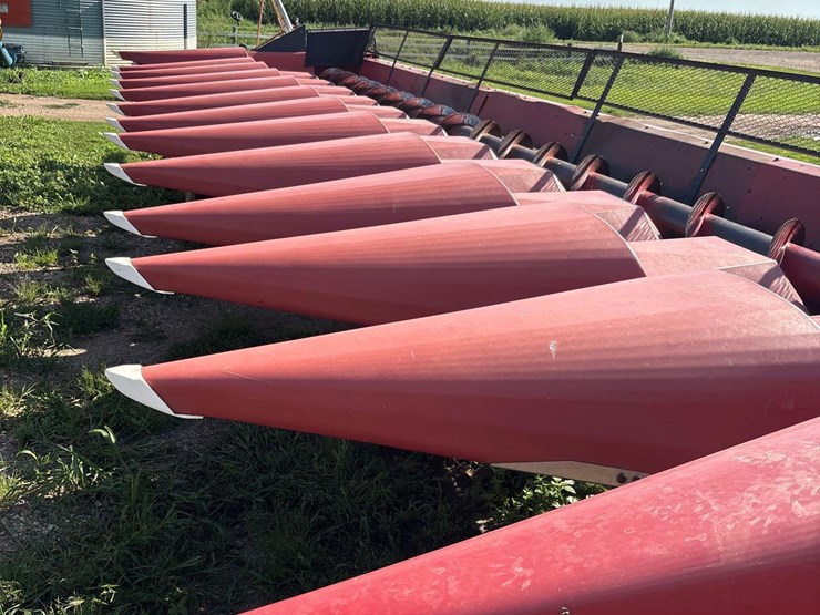 12-row-30”-corn-head-(-ih-1000-series-frame)-image-14