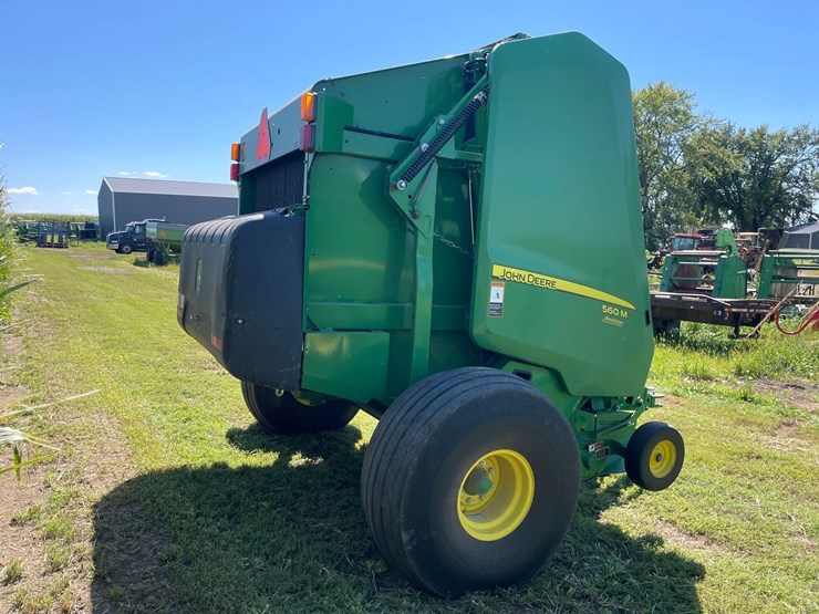 2019-john-deere-560m-image-3