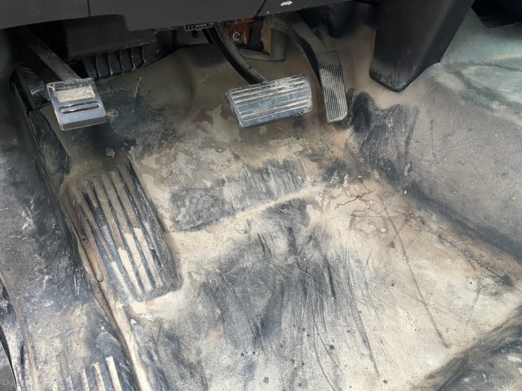 #112-•-2015-chevy-2500-diesel-4x4-pickup-(has-wi-title)-image-46