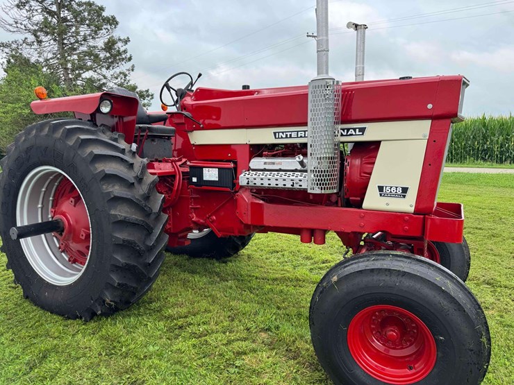 1974-ih-1568-tractor-image-47