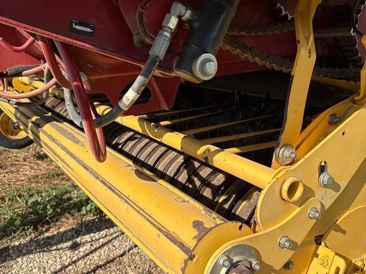 2015-new-holland-roll-belt-560-image-10