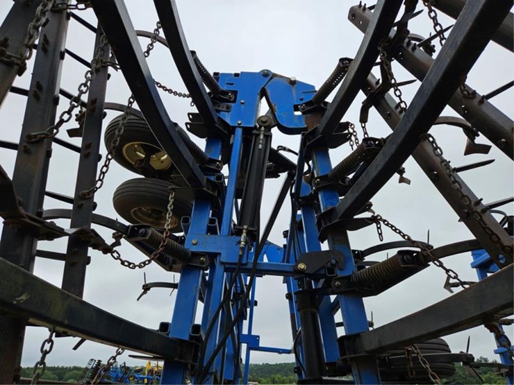 new-holland-st250-image-30