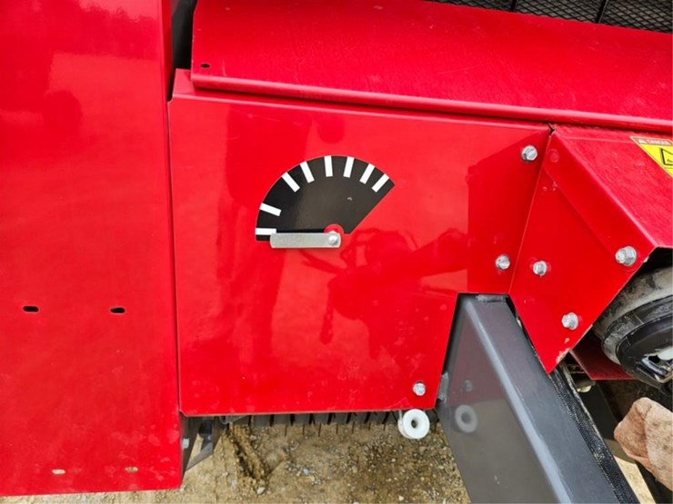 massey-ferguson-1745-image-17