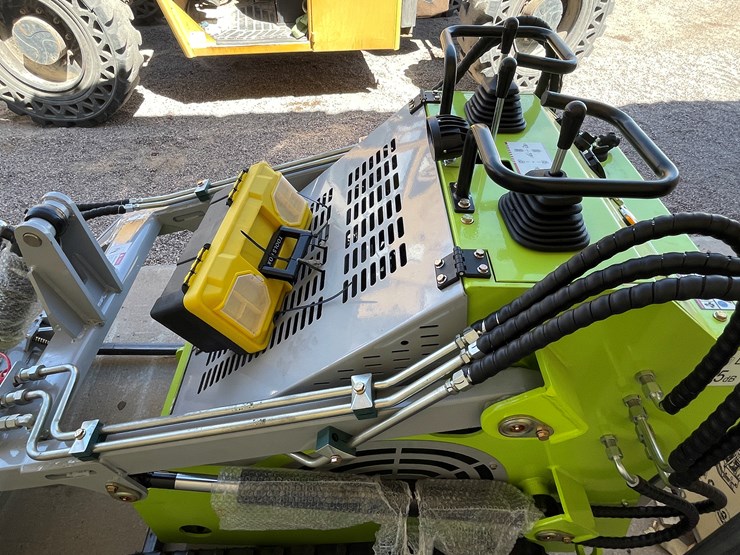 #4601-•-landhero-mini-skid-steer-loader-image-7