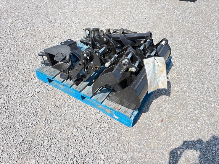 #28491-•-lot-of-mini-ex-attachments-image-4