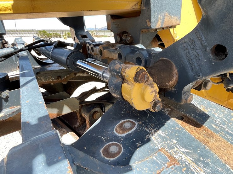 deere-672d-image-23