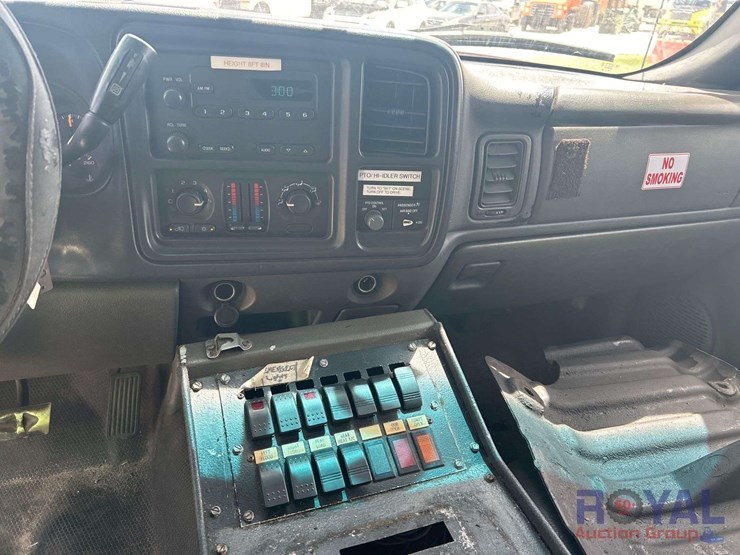 2003-chevrolet-silverado-image-14