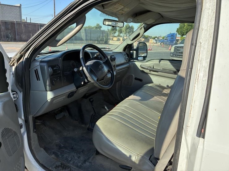 2006-ford-f550-image-12