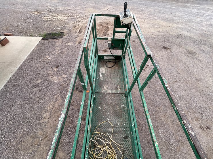 #1017-•-scissor-lift-image-25