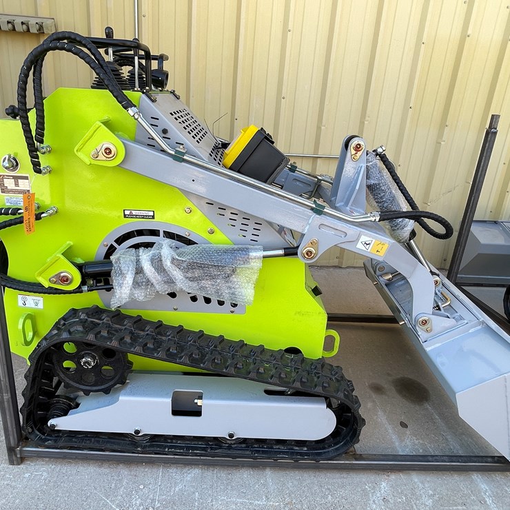 #4601 • Landhero Mini Skid Steer Loader