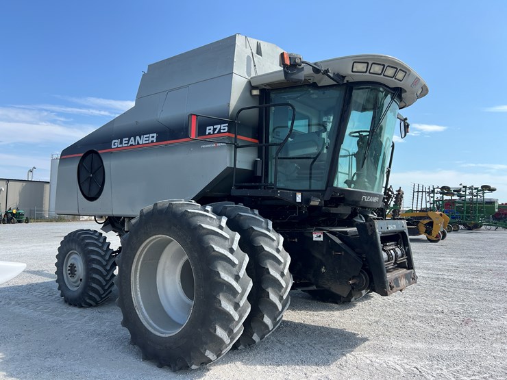 2005-gleaner-r75-image-27