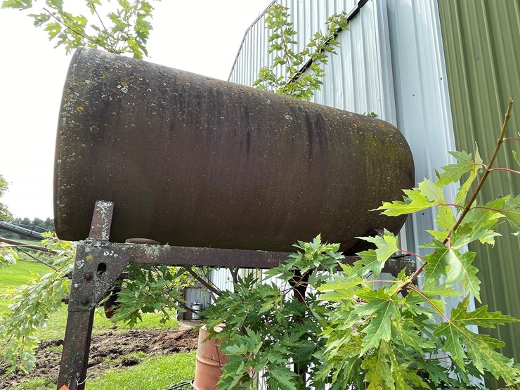 #5494-•-s.o.-company-metal-fuel-tank-on-metal-stand-image-4