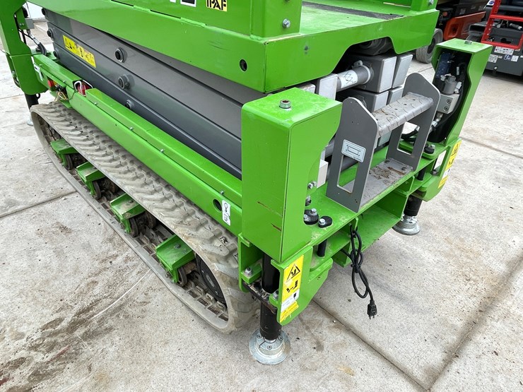 #120-•-2024-frontier-f3820tl-track-drive-scissors-lift-with-outriggers-image-23