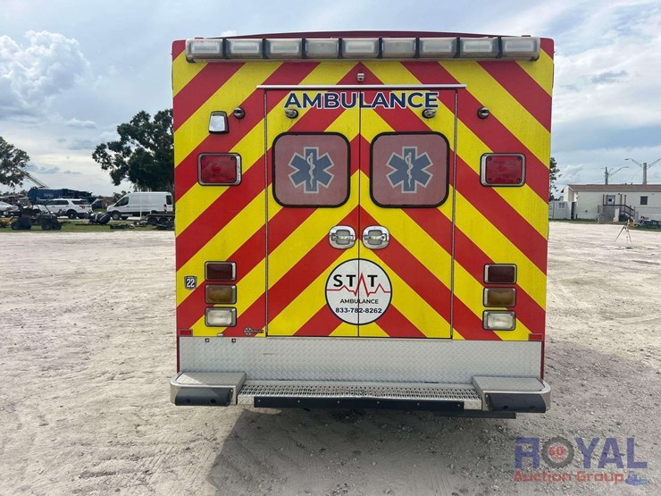 2012-freightliner-m2-106-braun-ambulance-image-30