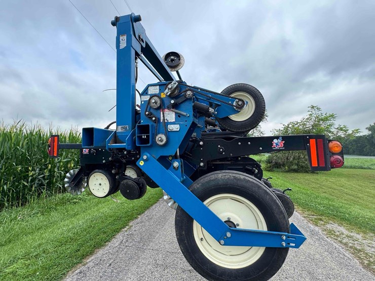 2014-kinze-3600-image-6