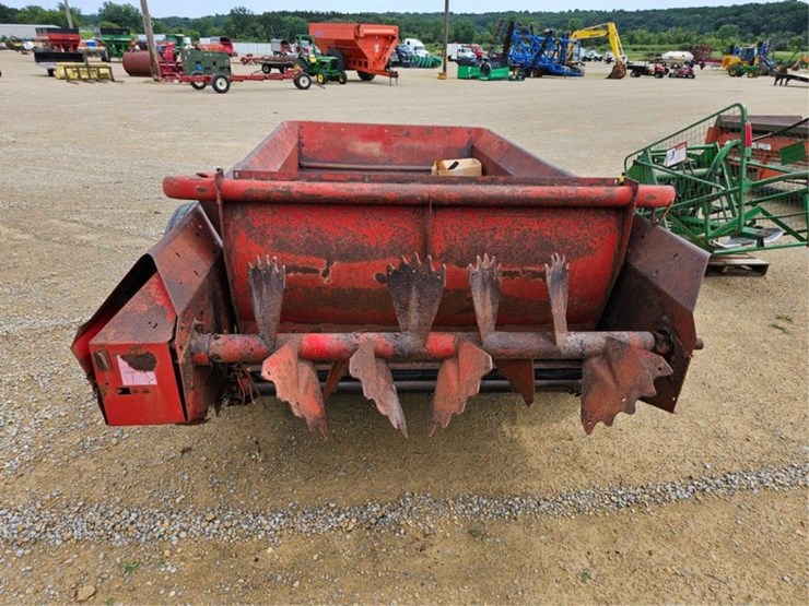 new-holland-145-image-4