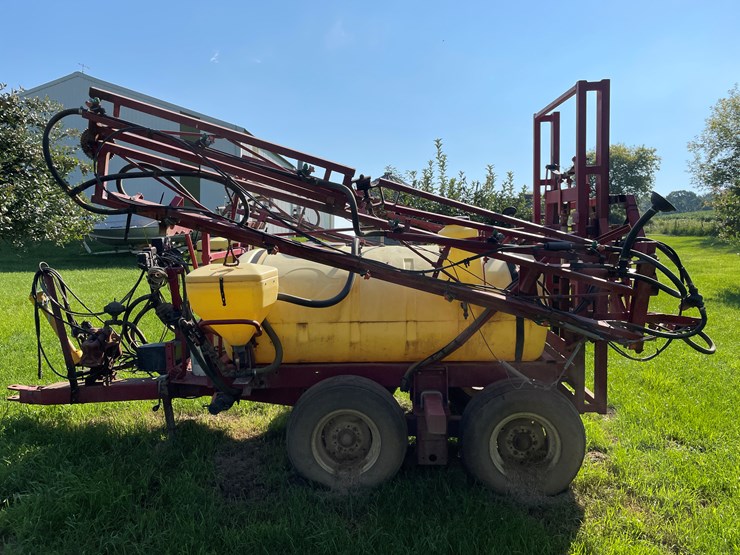 #5476-•-500-gallon-hardi-pull-behind-sprayer-image-7