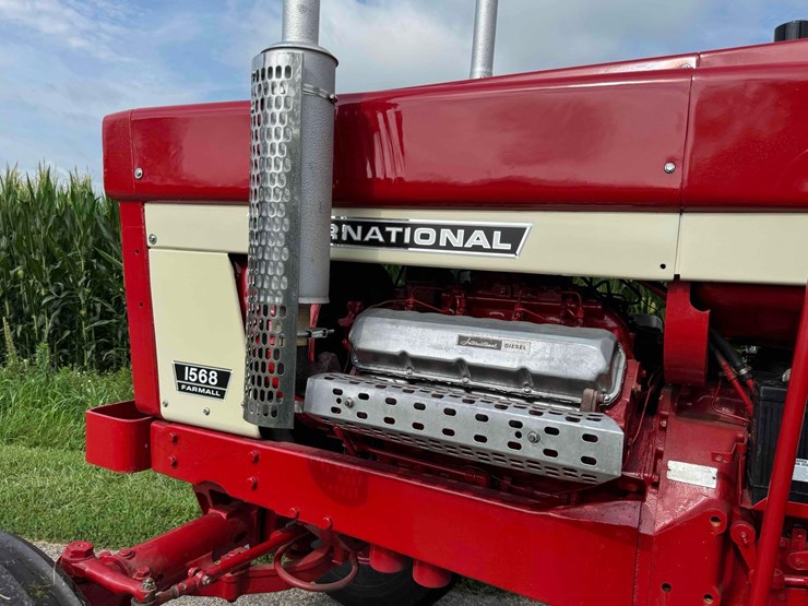 1974-ih-1568-tractor-image-3