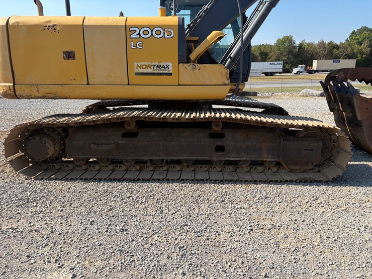 deere-200d-lc-image-13